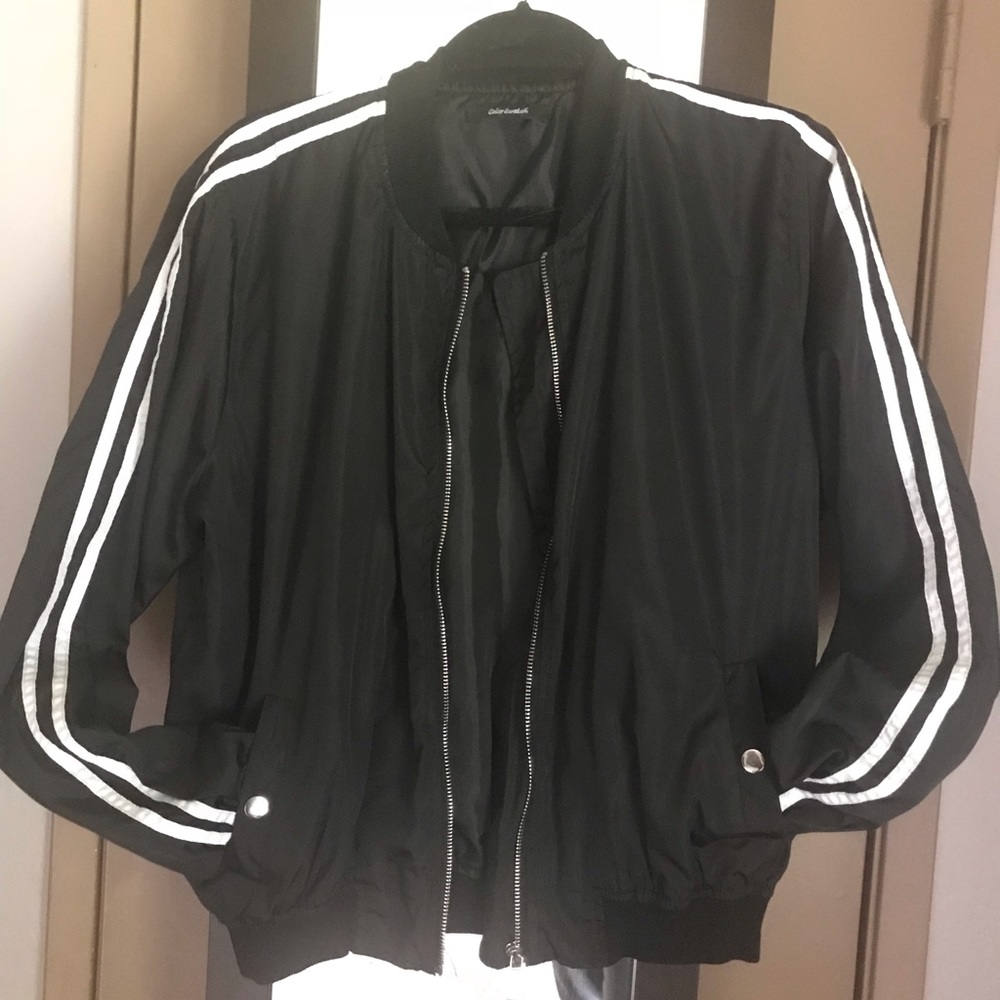 Black Sporty Cropped Windbreaker Jacket